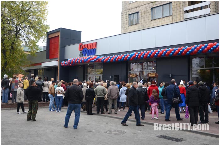 Открытие магазина СантаФиш в Бресте. Фото BrestCITY.com