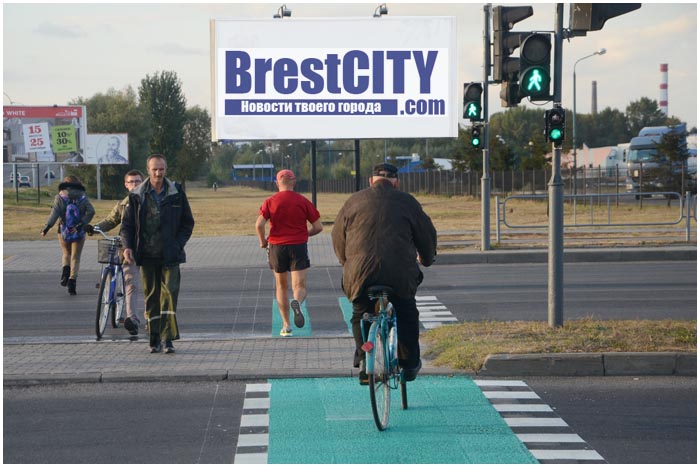 Новая разметка и светофор для велосипедистов в Бресте. Фото BrestCITY.com