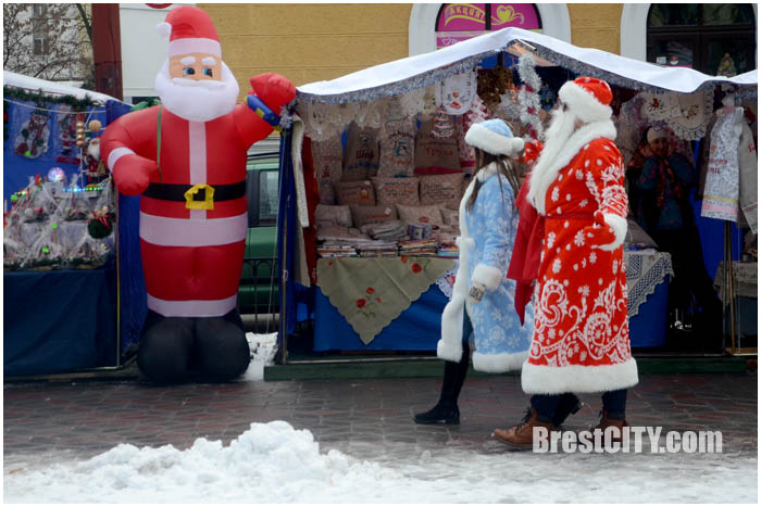 Новогодняя ярмарка на ул.Гоголя в Бресте. Фото BrestCITY.com