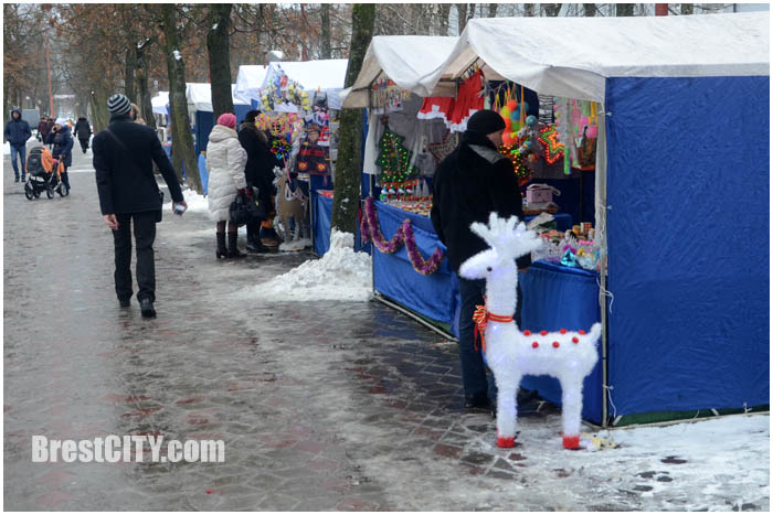 Новогодняя ярмарка на ул.Гоголя в Бресте. Фото BrestCITY.com