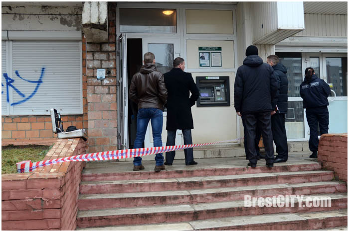 В Бресте на Ковалевке ограбили банкомат