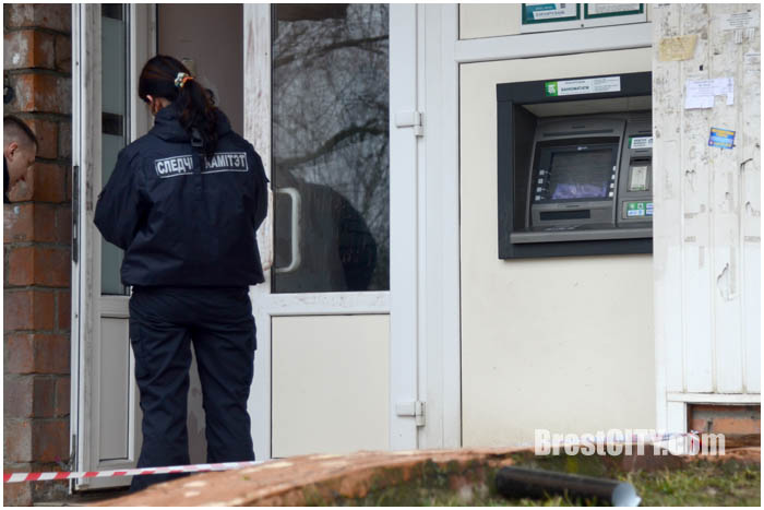 В Бресте на Ковалевке ограбили банкомат