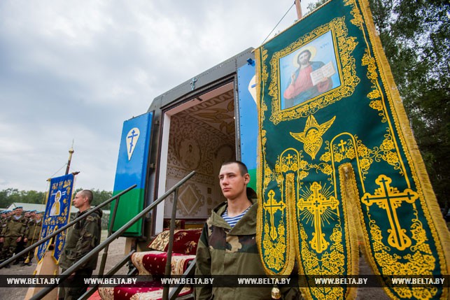 Передвижная часовня в 38-й мобильной бригаде Бреста