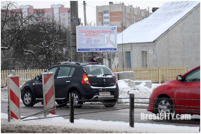 Закрыт выезд с ул.Луцкой на улицу Суворова в Бресте. Фото BrestCITY.com