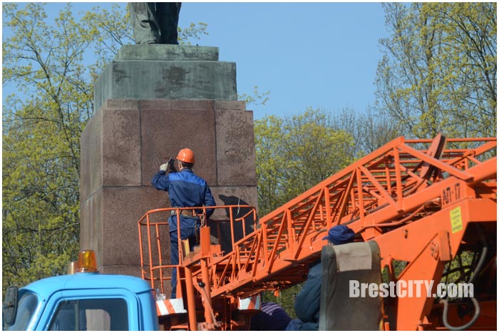 В Бресте облили краской памятник Ленина