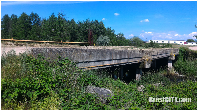 Аварийный мост в деревне Ставы