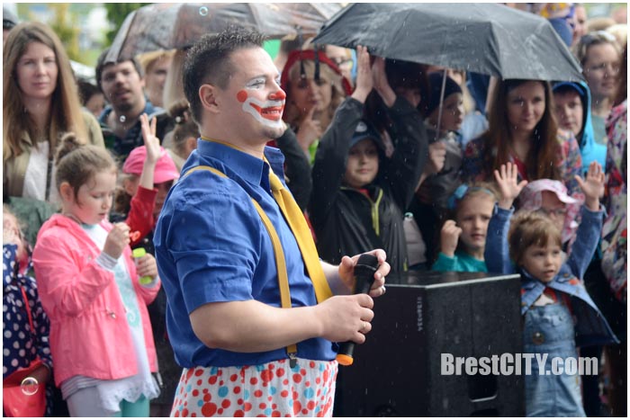 Парад мыльных пузырей на Гребном в Бресте 7 мая 2017. Фото BrestCITY.com