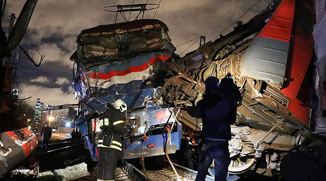 Столкнулся пассажирский поезд Москва-Брест