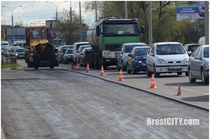 Пробка на улице Суворова в Бресте 8 апреля 2017. Фото BrestCITY.com