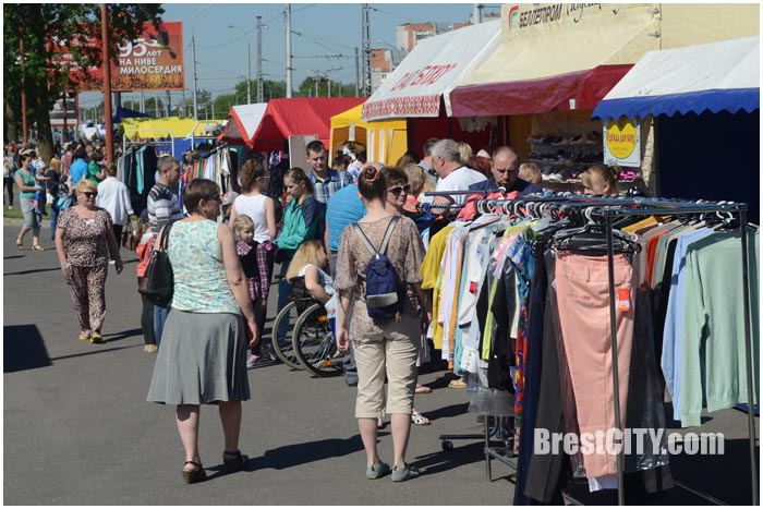 Ярмарка-распродажа в Бресте 20 мая 2017. Фото BrestCITY.com