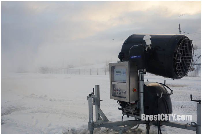 Снежные пушки на Гребном. Фото BrestCITY.com