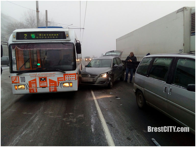 Авария с троллейбусов в Бресте 9 января