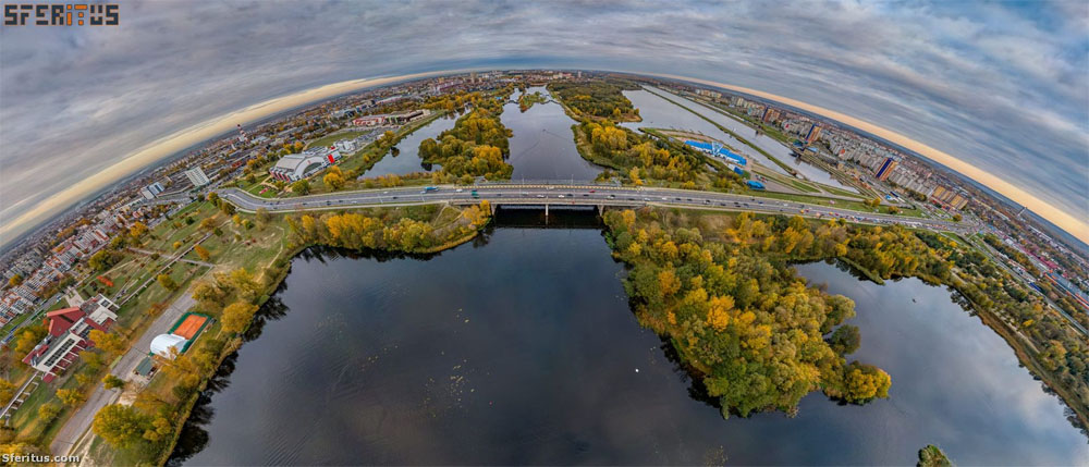 Район ЦМТ Ледовый Гребной осенью с высоты. Панорама Мухавца