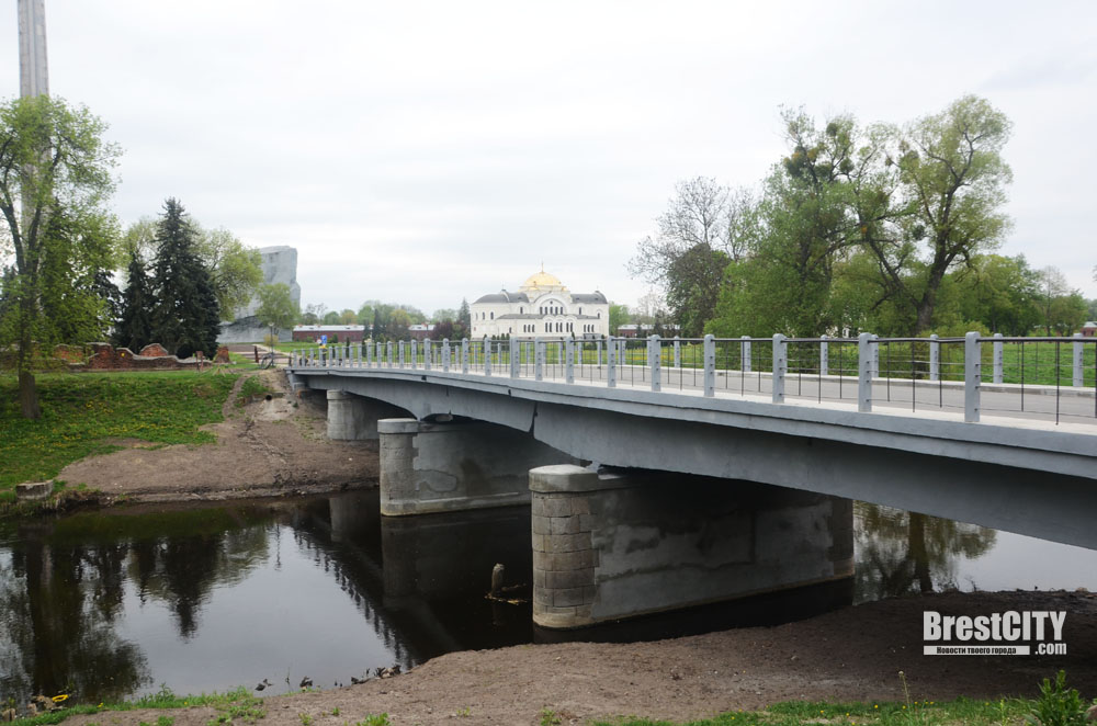 У моста в бресте