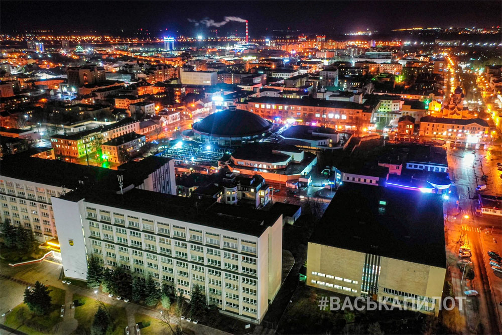 Огни ночного Бреста. Центр города с высоты (фото, видео)