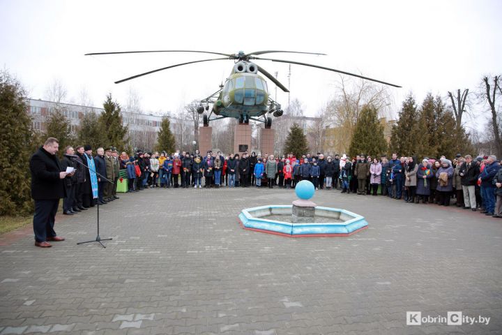 В Кобрине открыли скульптурную композицию воинам интернационалистам В Кобрине открыли скульптурную композицию воинам интернационалистам