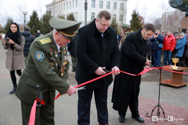 В Кобрине открыли скульптурную композицию воинам интернационалистам В Кобрине открыли скульптурную композицию воинам интернационалистам