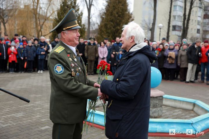 В Кобрине открыли скульптурную композицию воинам интернационалистам В Кобрине открыли скульптурную композицию воинам интернационалистам