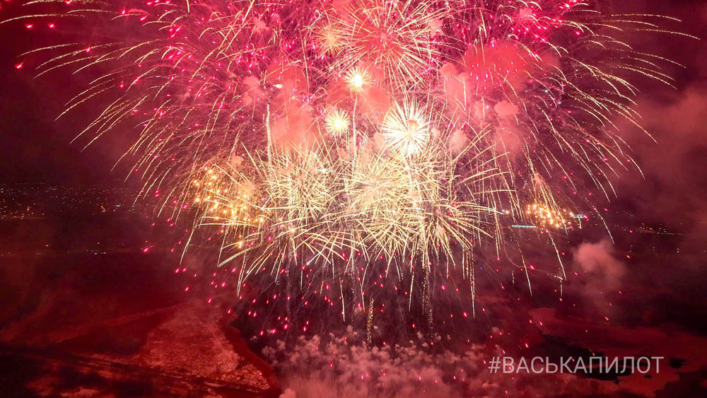 Большой зимний фейерверк в Бресте. Смотрим с разных ракурсов (фото, видео)