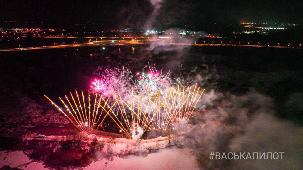 Большой зимний фейерверк в Бресте. Смотрим с разных ракурсов (фото, видео)
