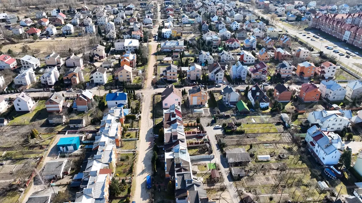 Ковалево - это не только многоэтажки. Смотрим на весенние домики частного  сектора