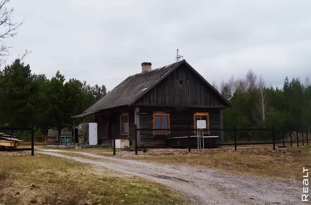 Семья отремонтировала родительский дом и превратила его в уютную усадьбу на  Брестчине