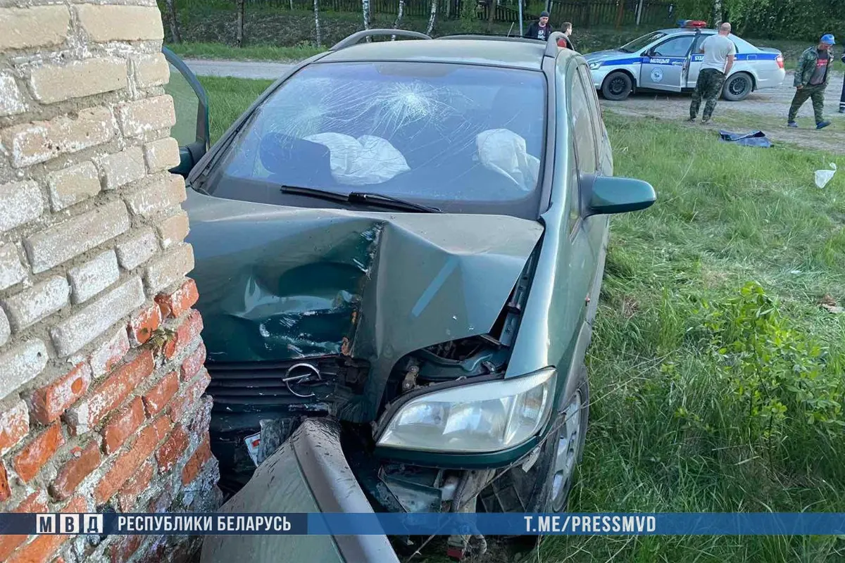 Пьяный на Opel врезался в здание: 5 человек в больнице (трое детей)