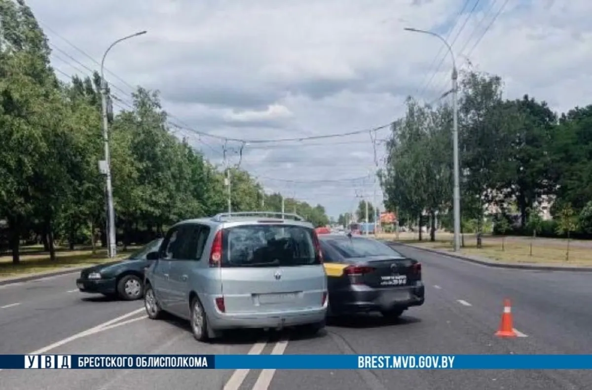 ГАИ ищет очевидцев ДТП в Бресте с участием такси на Партизанском 11 июня