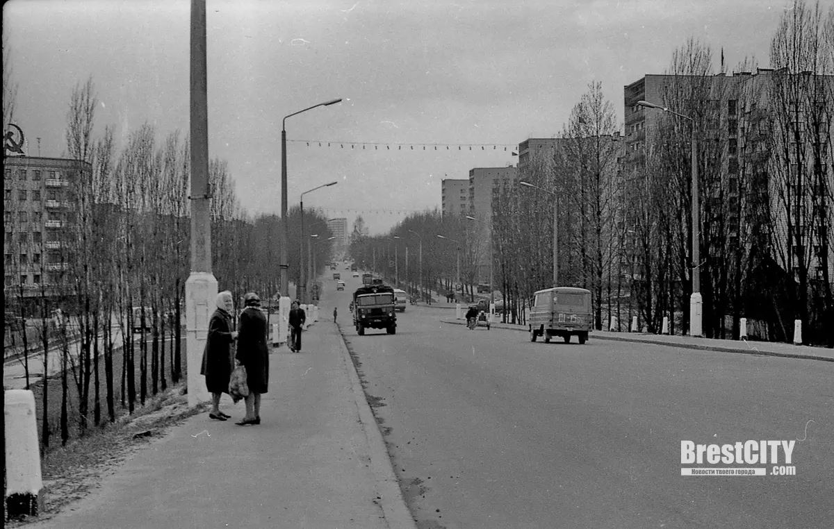 Смотрим фото 1977 года - строится Брестский ЦУМ. Вспоминаем, что там и как  было