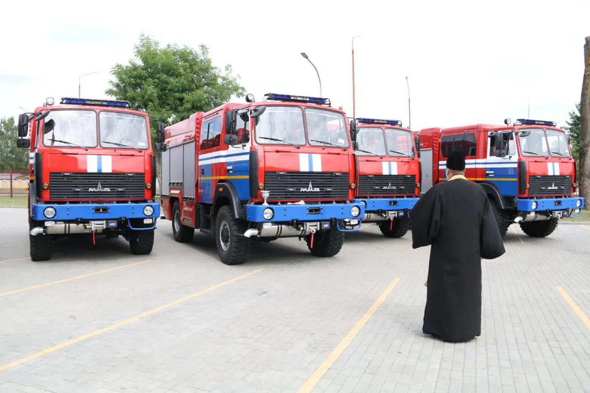 Пять новых пожарных автоцистерн переданы в гарнизоны МЧС Брестской области