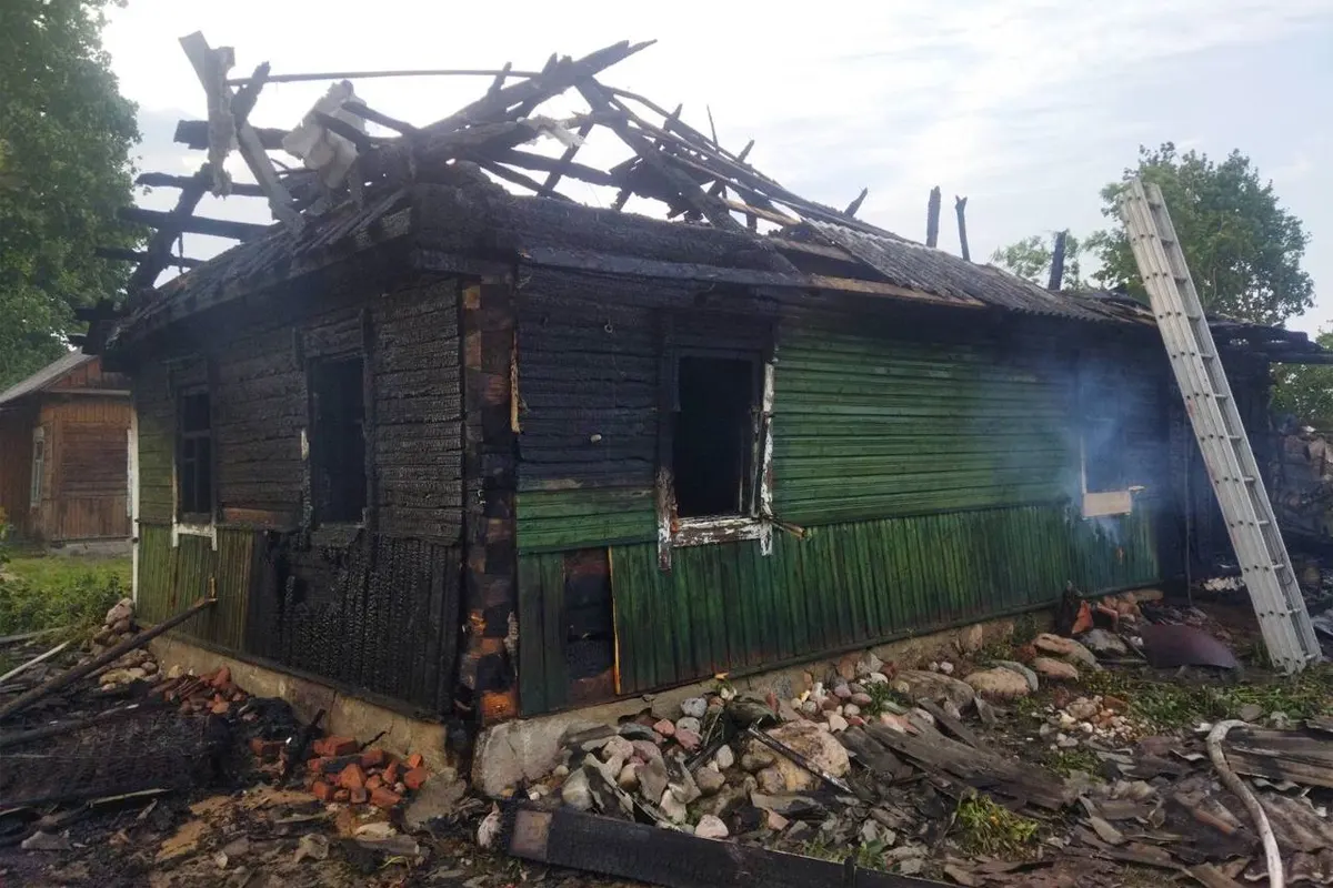 Пожар в жилом доме в д. Трацевичи Барановичского района - ВИДЕО