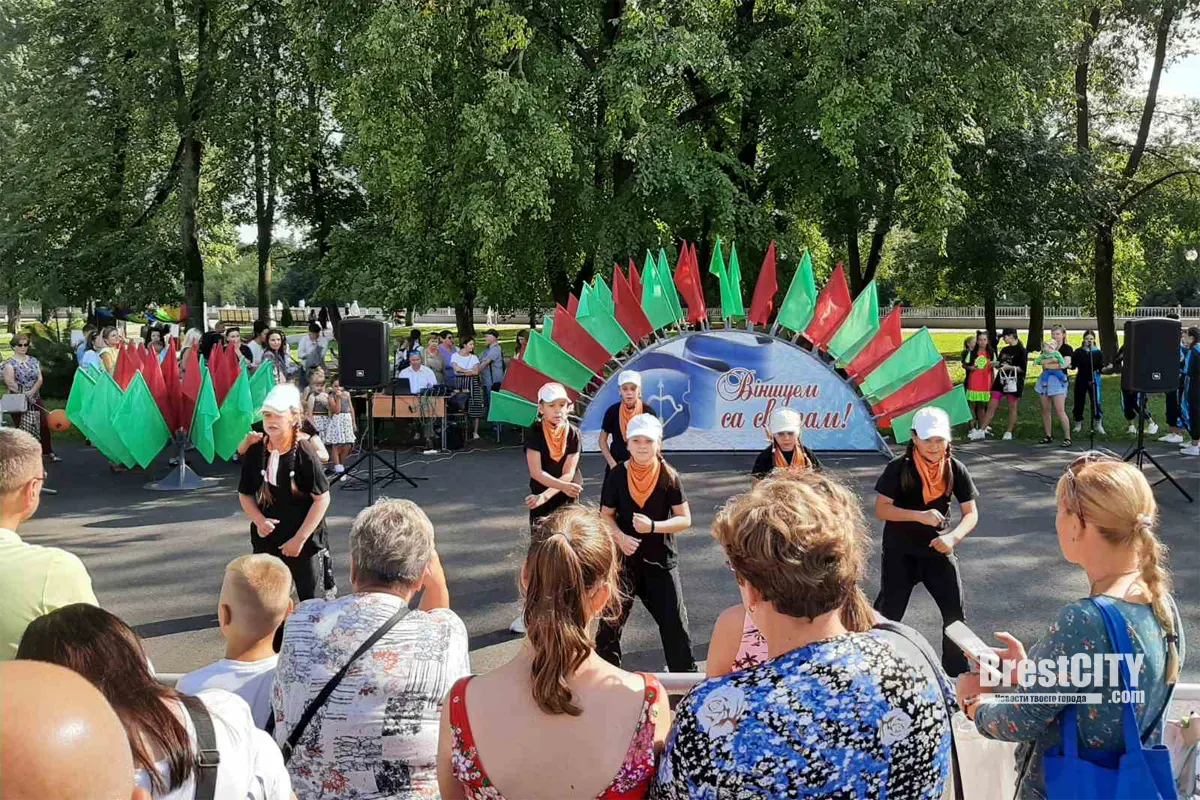 Праздник «Веселый звонок» на Набережной Бреста. Смотрите, что там было