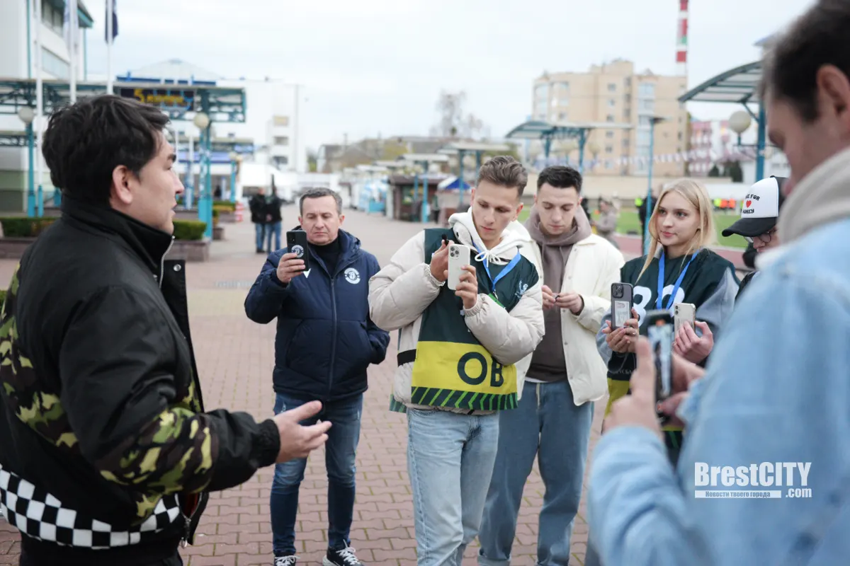 Почему Дорохов не приехал играть в футбол в Брест, и выйдет ли на поле Мусагалиев? Рассказываем