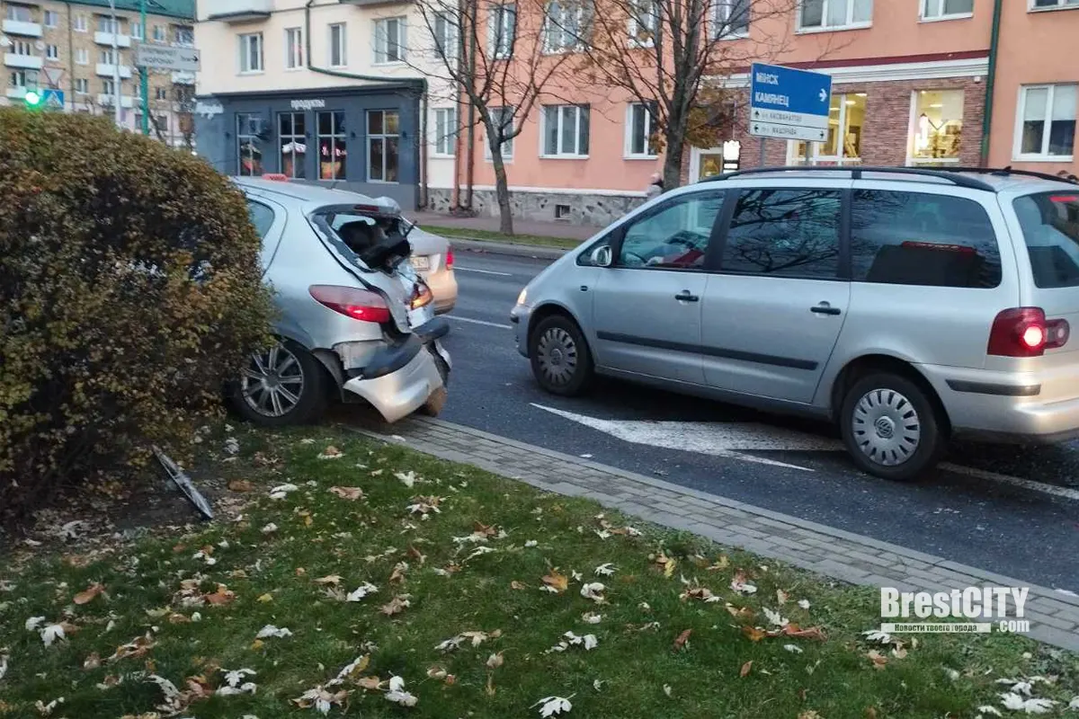 Виноват водитель автобуса. Подобности ДТП на бульваре Шевченко в Бресте