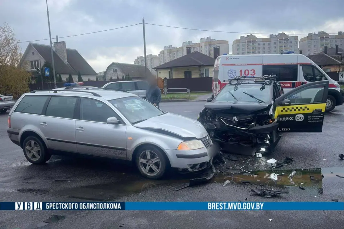 ДТП с участием такси в Барановичах. Кто виноват - рассказали в ГАИ