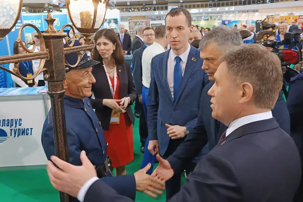 Сегодня фонари на Советской в Бресте зажигать не будут. Куда пропал фонарщик?