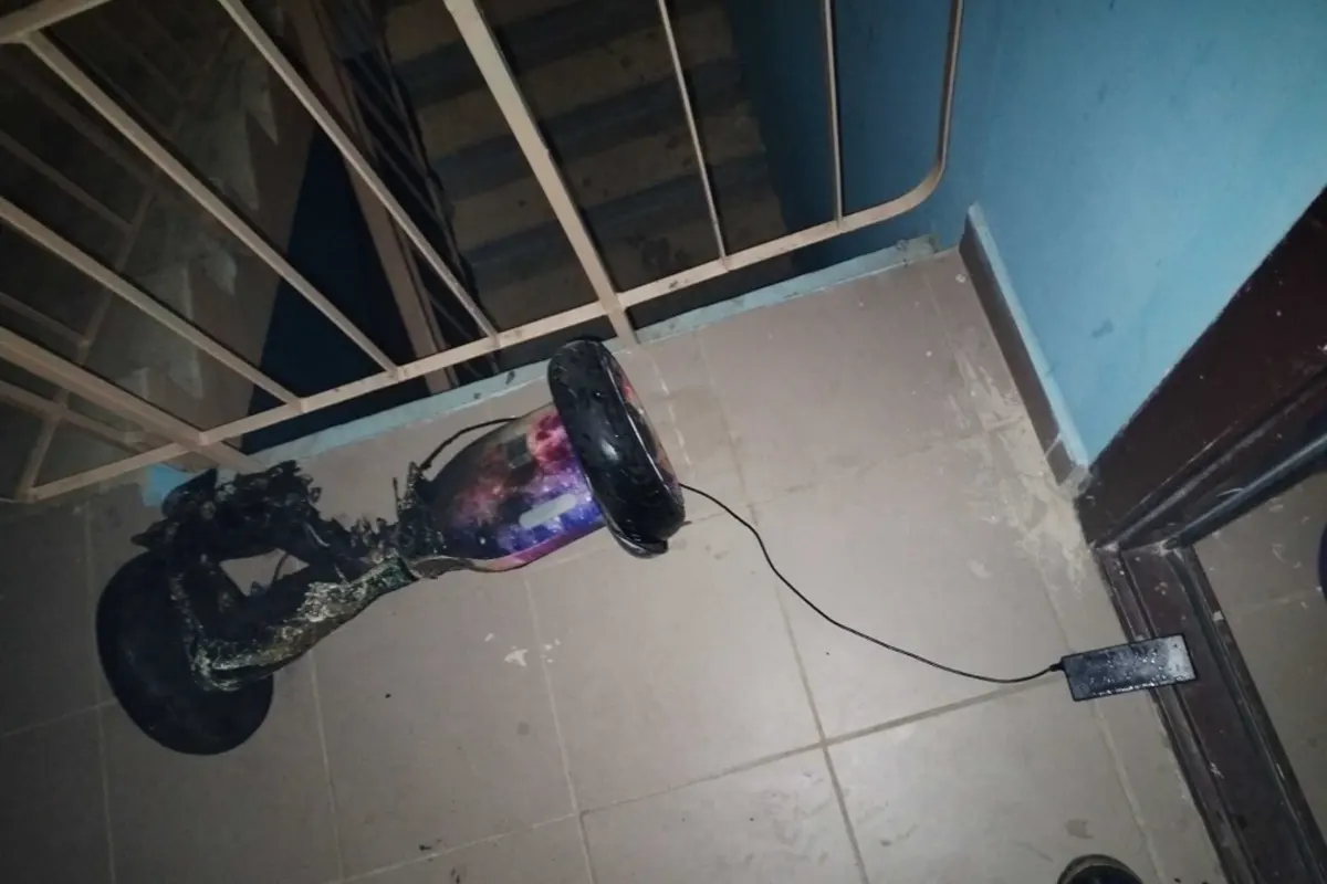 "У нас гироскутер взрывается": ночной пожар в квартире