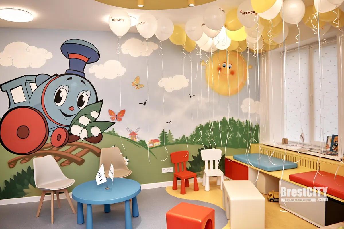 В детской больнице в Барановичах открыли игровую комнату со сказочным сюжетом