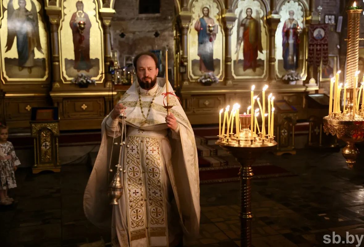 Пасхальное богослужение в Свято-Николаевском гарнизонном храме Бреста