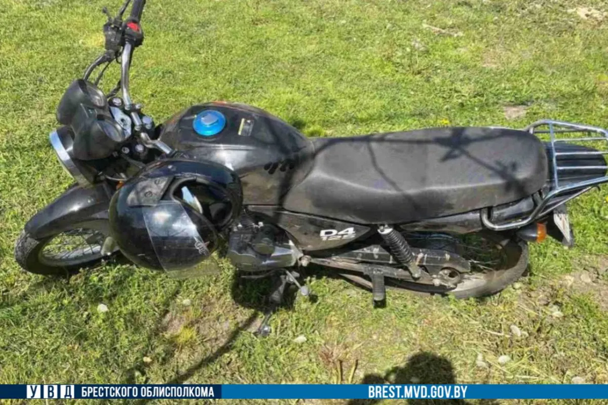 Парень из Столина не справился с управлением мотоцикла Minsk