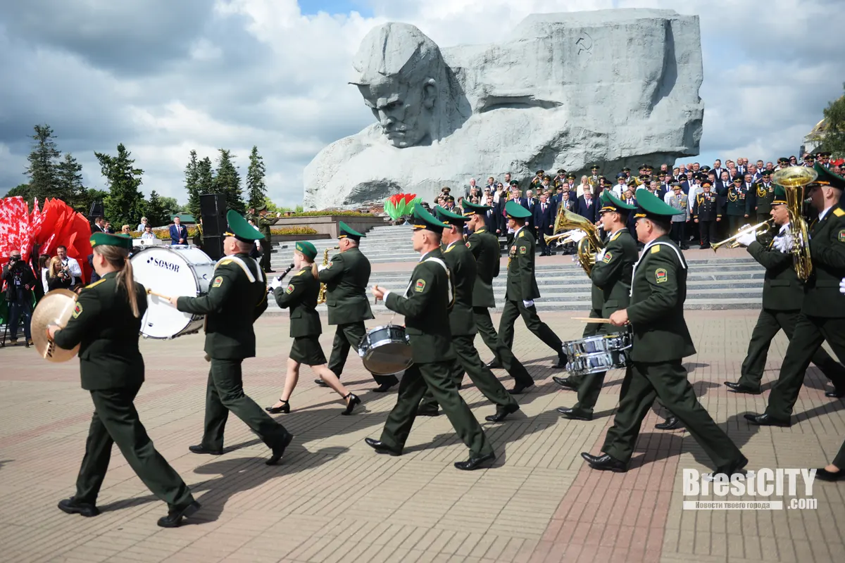 В Брестской крепости прошли мероприятия в День Независимости - фото, видео