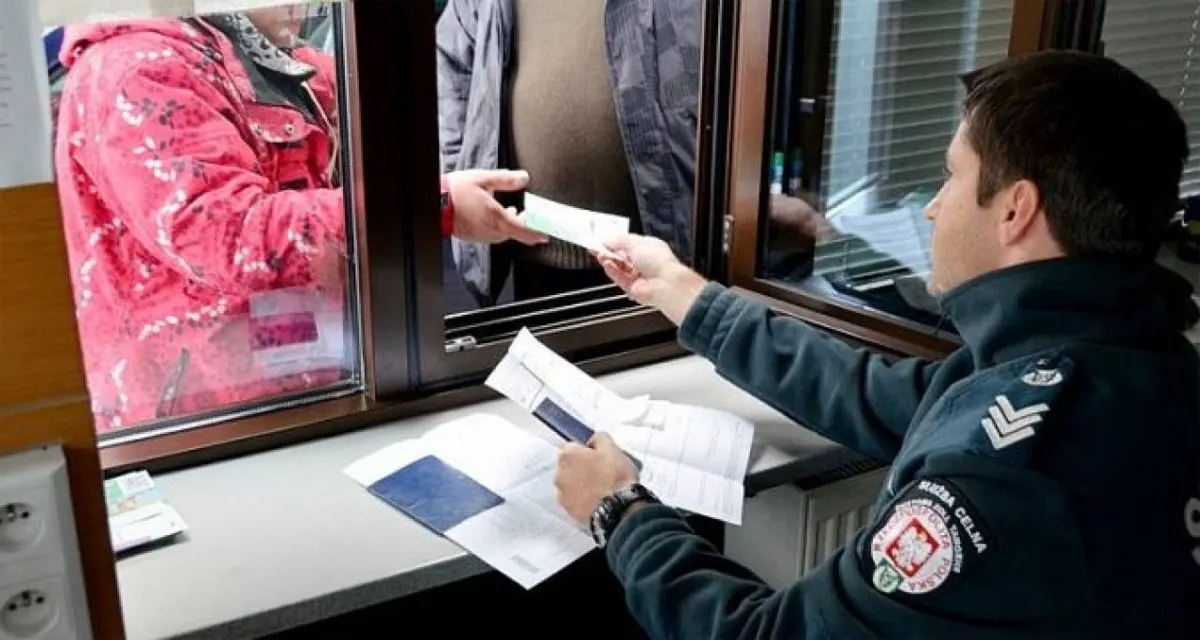 Польская таможня перестала оформлять tax free у белорусов? Что происходит