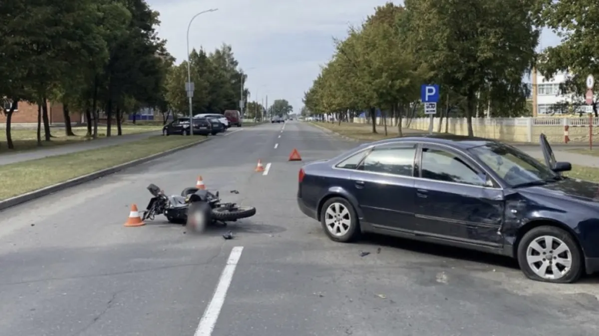 Водитель грузовика уснул за рулем и врезался в дерево