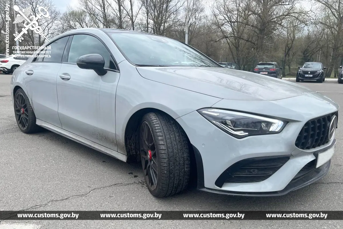 Дорогой Mercedes пытались провезти через границу под видом уже зарегистрированного в ЕАЭС