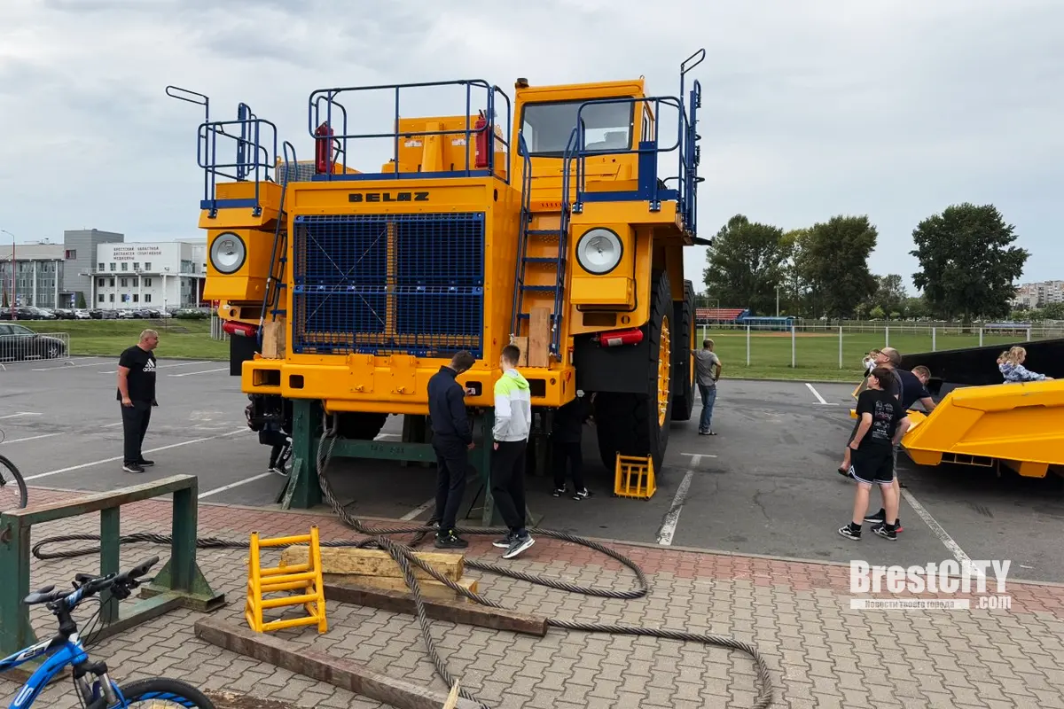 В Бресте появилась огромная достопримечательность. Правда, временно В Бресте появилась огромная достопримечательность. Правда, временно