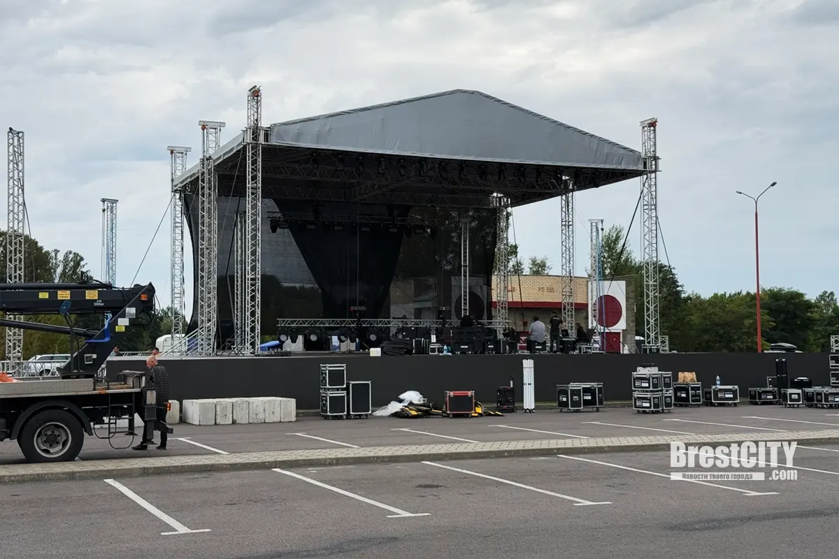 В Бресте появилась огромная достопримечательность. Правда, временно В Бресте появилась огромная достопримечательность. Правда, временно