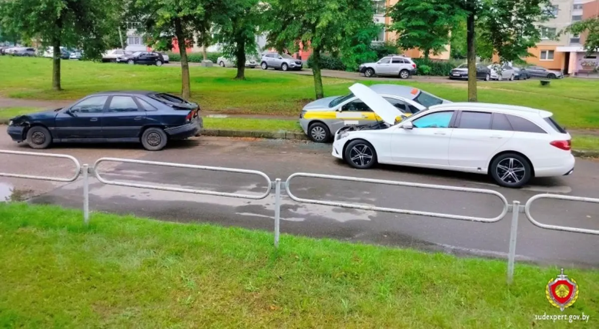 Жительница Гродно не узнала свой автомобиль после «химчистки» Жительница Гродно не узнала свой автомобиль после «химчистки»