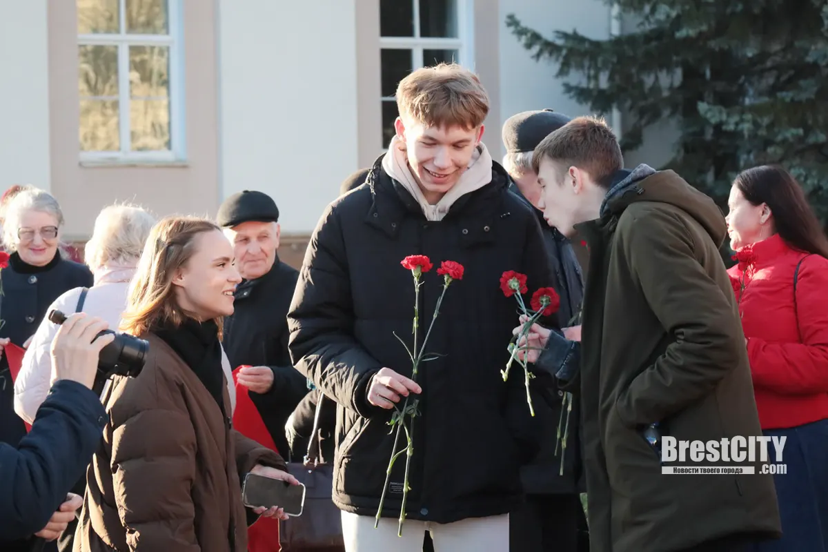 День Октябрьской революции. 7 ноября в Бресте. Смотрите фото и видео День Октябрьской революции. 7 ноября в Бресте. Смотрите фото и видео