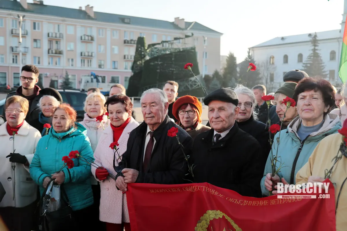 День Октябрьской революции. 7 ноября в Бресте. Смотрите фото и видео День Октябрьской революции. 7 ноября в Бресте. Смотрите фото и видео