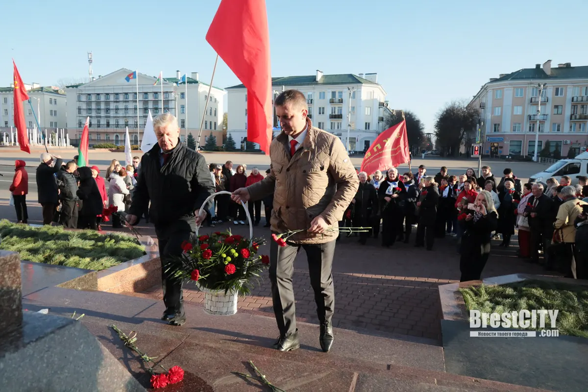День Октябрьской революции. 7 ноября в Бресте. Смотрите фото и видео День Октябрьской революции. 7 ноября в Бресте. Смотрите фото и видео